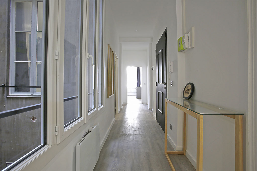 Immeuble de rapport à Marseille couloir lumineux