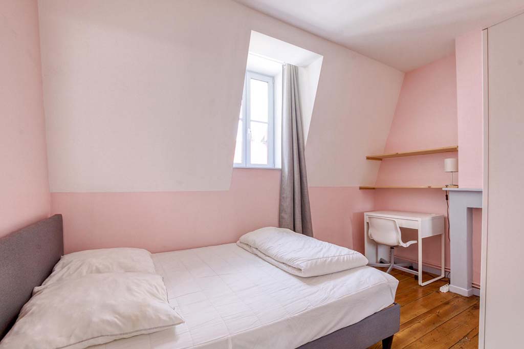 Chambre rose immeuble de rapport à Lille