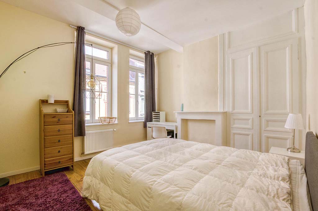 Grande chambre immeuble de rapport à Lille