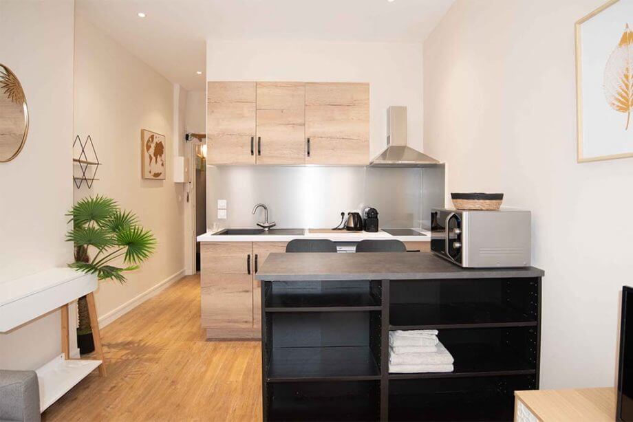 Cuisine équipée dans un studio en location saisonnière