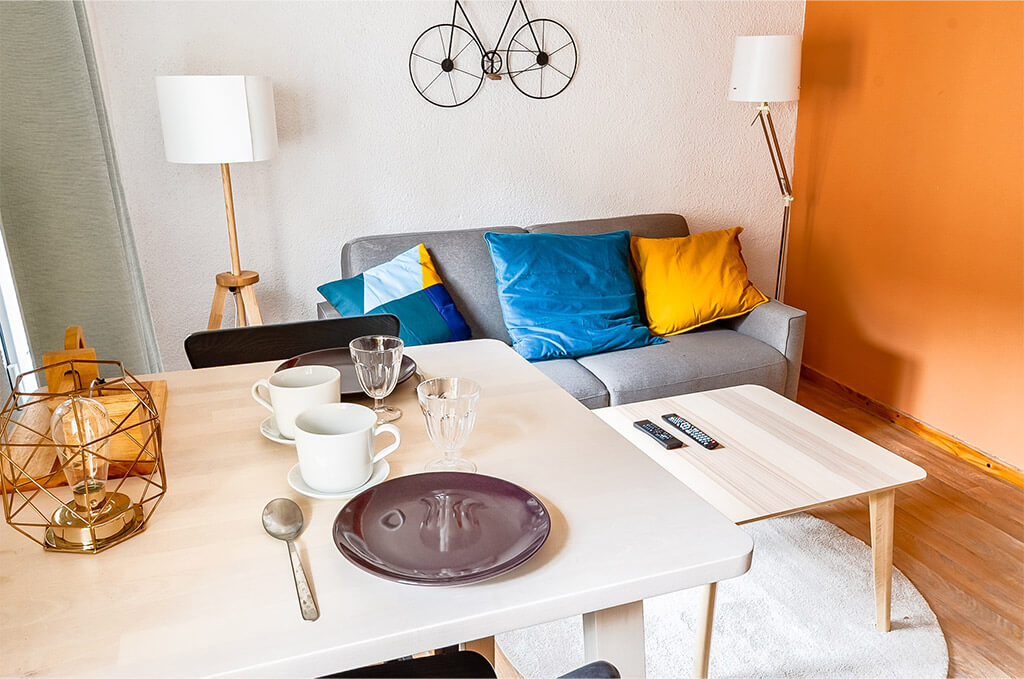 realisation-arnaud-marseille-t1-salon-table