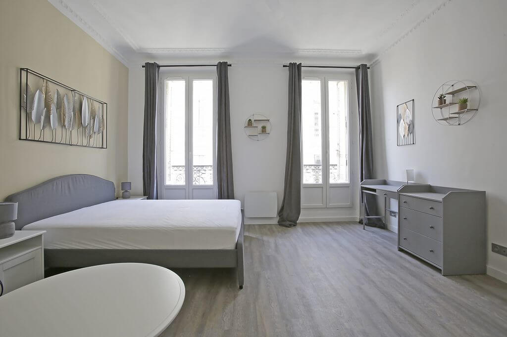 realisation-patrick-immeuble-de-rapport-chambre-table-cote-marseille