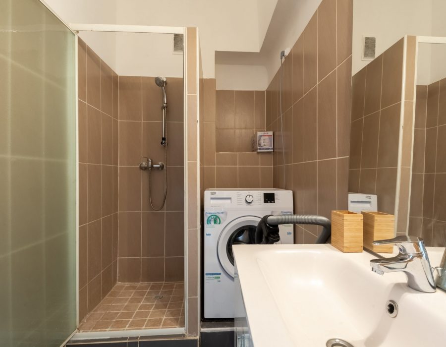 salle de bain studio rénové